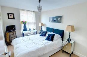 Stylish 2 Bed Apartment With Great Views
